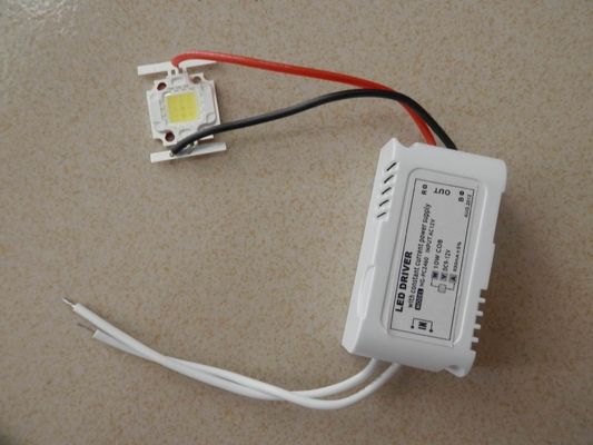Motorista constante do diodo emissor de luz da corrente da luz de inundação 10W, fonte de alimentação do interruptor do diodo emissor de luz de 10 watts