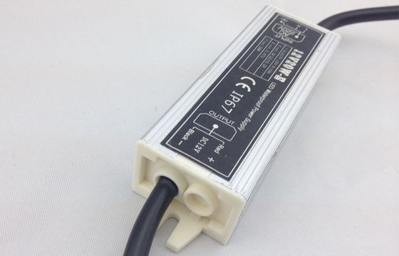 Luzes exteriores constantes da fonte de alimentação DC12V do diodo emissor de luz da tensão da proteção do curto-circuito 20W