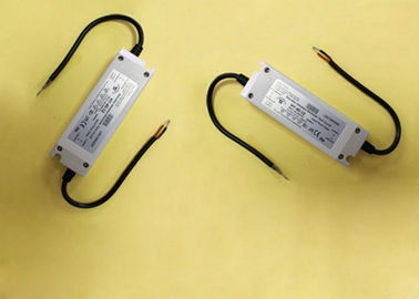 Fonte de alimentação da iluminação do diodo emissor de luz da eficiência elevada IP64, motorista fino super do diodo emissor de luz com entrada da C.A.